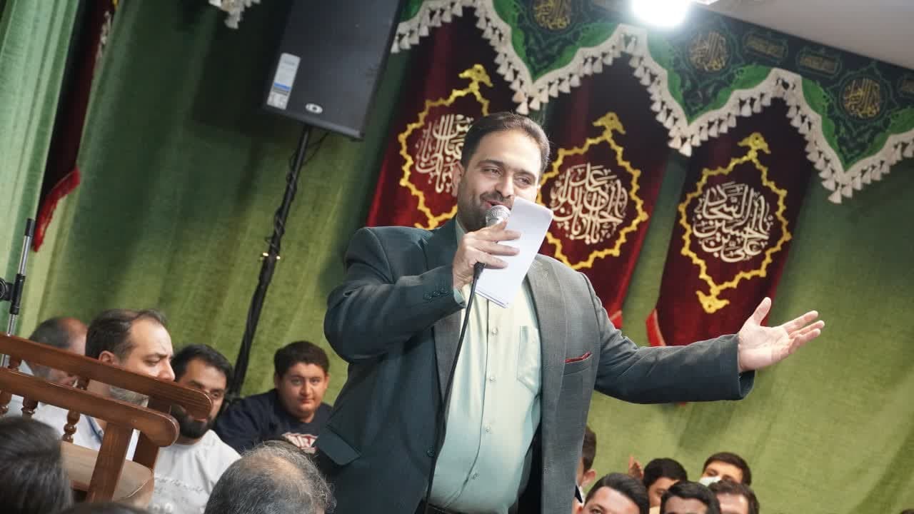 مدیحه سرایی کربلایی سید مهدی هوشی السادات در جشن ولادت باسعادت حضرت حضرت سید الشهدا علیه السلام در هیئت عاشقان حسینی علیه السلام