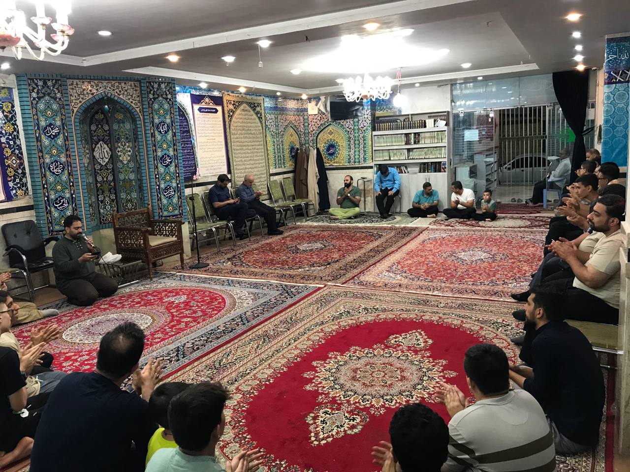 تصاویری از برگزاری مراسم جشن میلاد پیامبر گرامی اسلام (ص) و امام جعفر صادق (ع) در کاروان زیارتی هیئت عاشقان حسینی علیه السلام در جوار بارگاه امام رئوف حضرت علی ابن موسی الرضا المرتضی علیه السلام در مشهد مقدس.