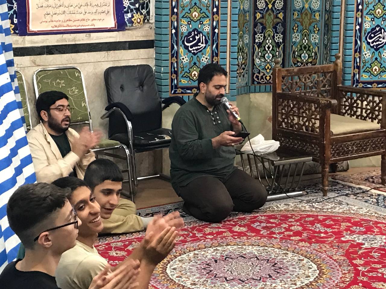 تصاویری از برگزاری مراسم جشن میلاد پیامبر گرامی اسلام (ص) و امام جعفر صادق (ع) در کاروان زیارتی هیئت عاشقان حسینی علیه السلام در جوار بارگاه امام رئوف حضرت علی ابن موسی الرضا المرتضی علیه السلام در مشهد مقدس.