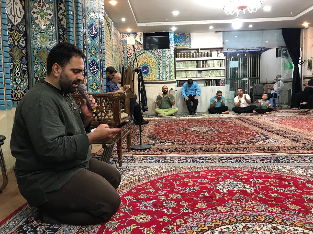 تصاویری از برگزاری مراسم جشن میلاد پیامبر گرامی اسلام (ص) و امام جعفر صادق (ع) در کاروان زیارتی هیئت عاشقان حسینی علیه السلام در جوار بارگاه امام رئوف حضرت علی ابن موسی الرضا المرتضی علیه السلام در مشهد مقدس.