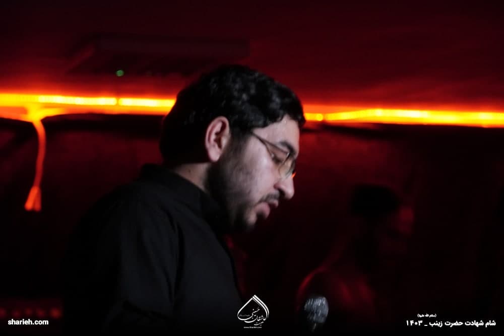 گزارش تصویری مرثیه سرایی کربلایی حسین عظیمی در محفل عزاداری شهادت حضرت زینب سلام الله علیها در حسینیه هیئت عاشقان حسینی علیه السلام