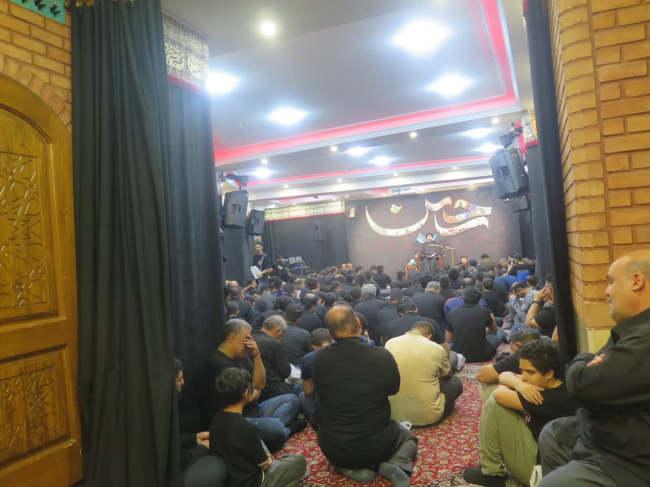 Lovers of images of worker Hussein in Ashura 2025